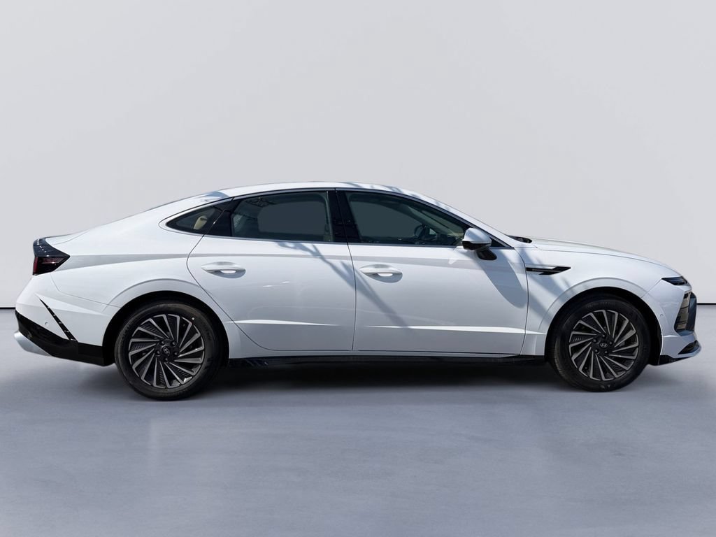 New 2026 Hyundai Sonata Limited FWD image 2