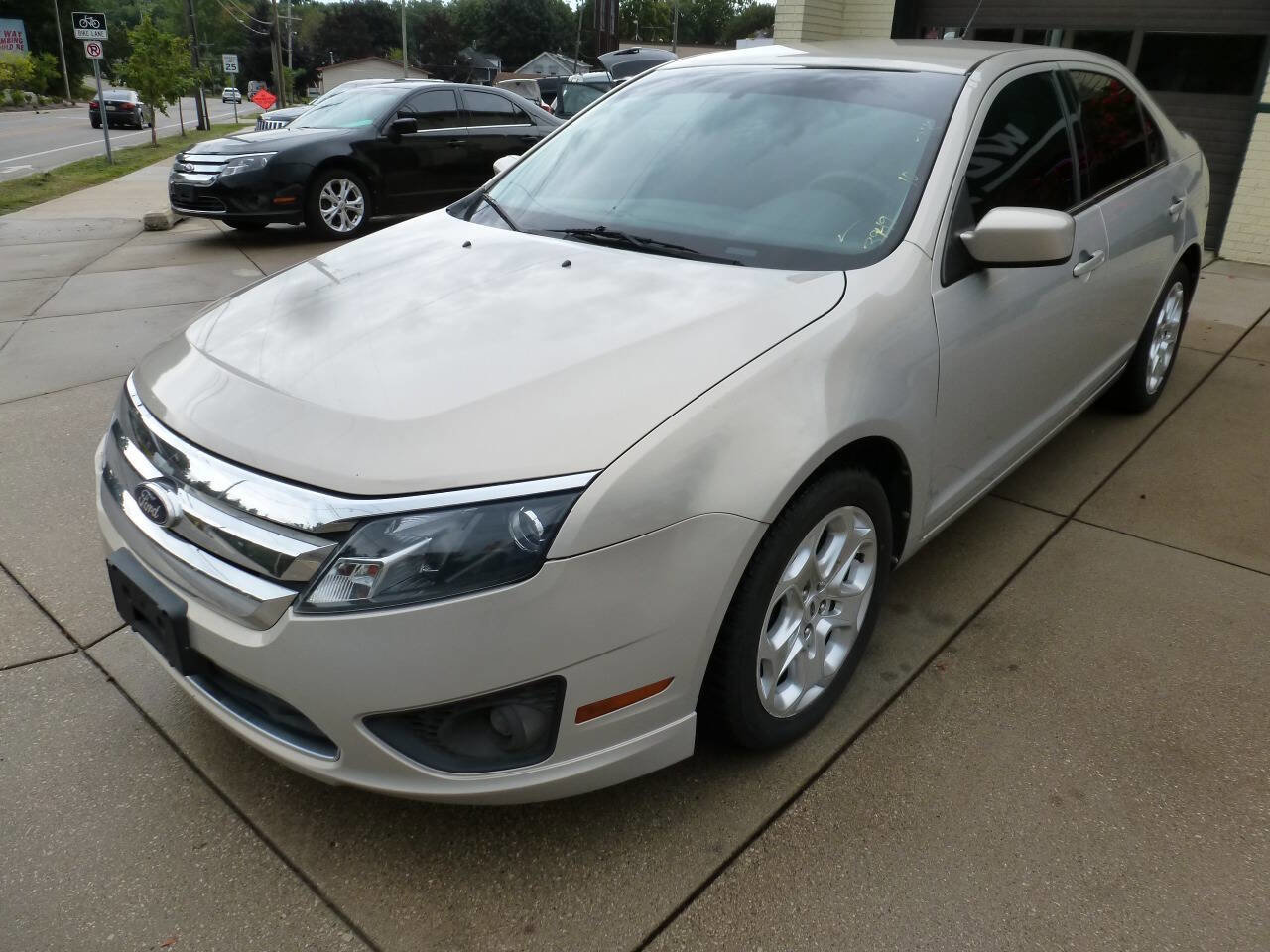 Used 2010 Ford Fusion SE FWD image 4