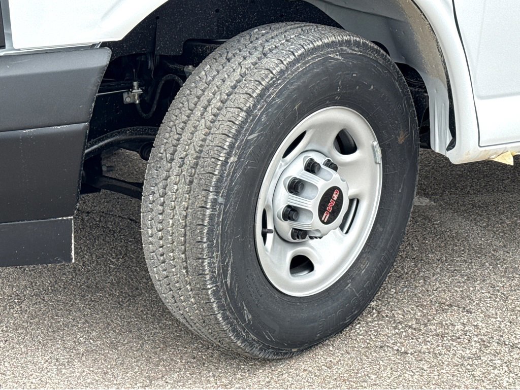 New 2025 GMC Savana 3500 LS image 23
