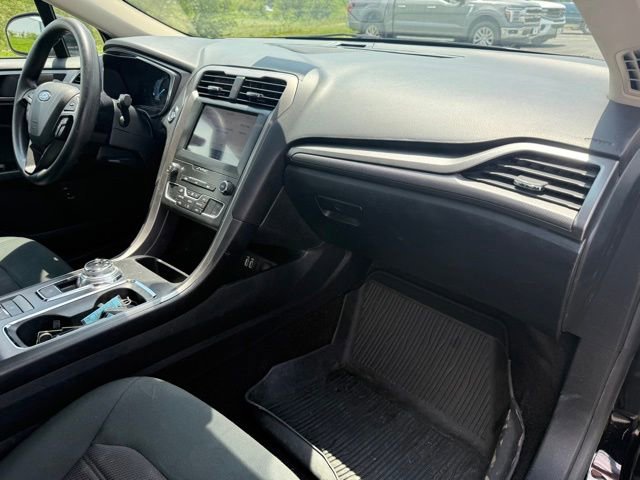 Used 2020 Ford Fusion SE FWD image 11