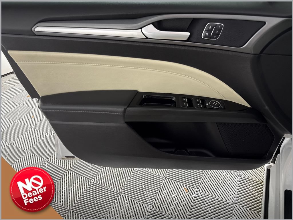 Used 2016 Ford Fusion Titanium FWD image 8