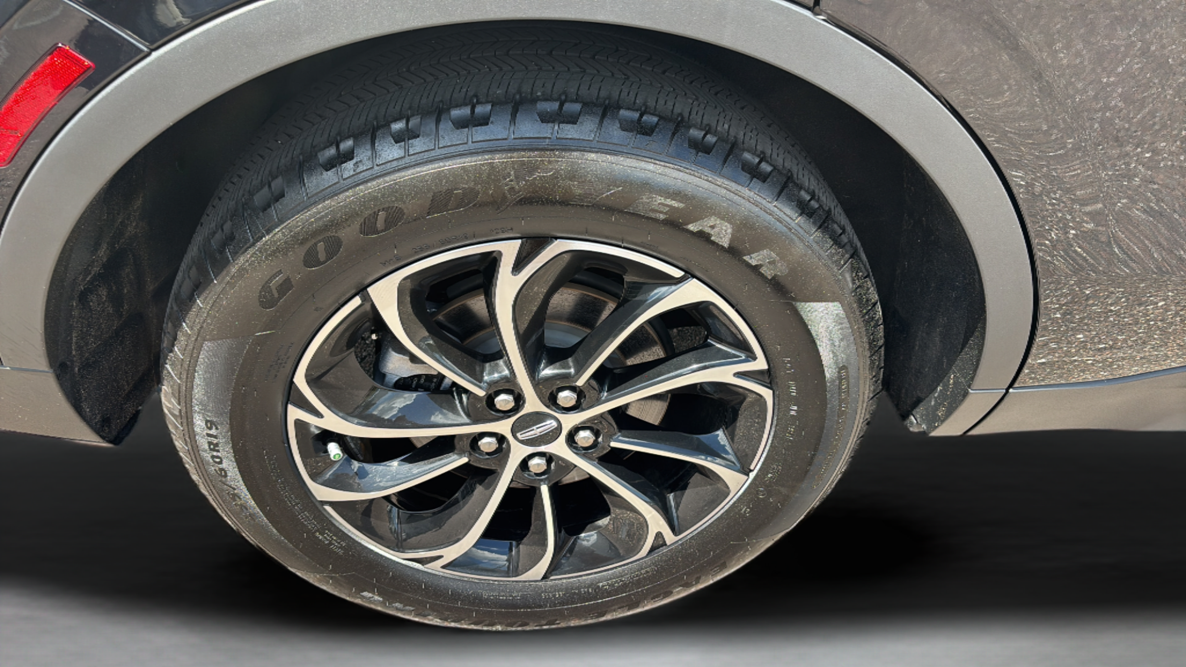 Used 2025 Lincoln Nautilus Premier AWD/4WD image 30
