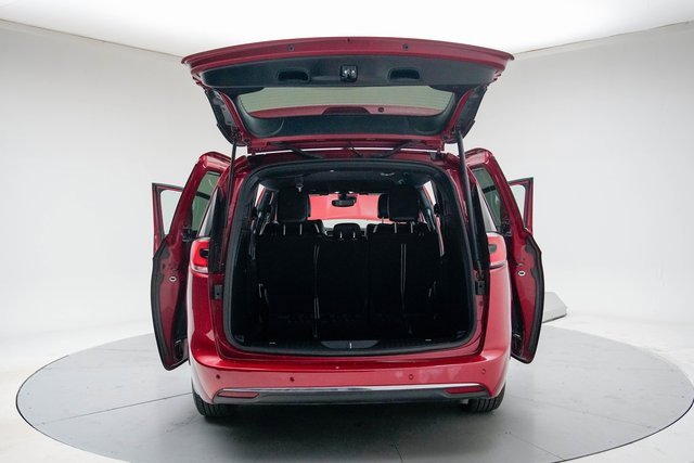 Used 2025 Chrysler Pacifica Select image 20