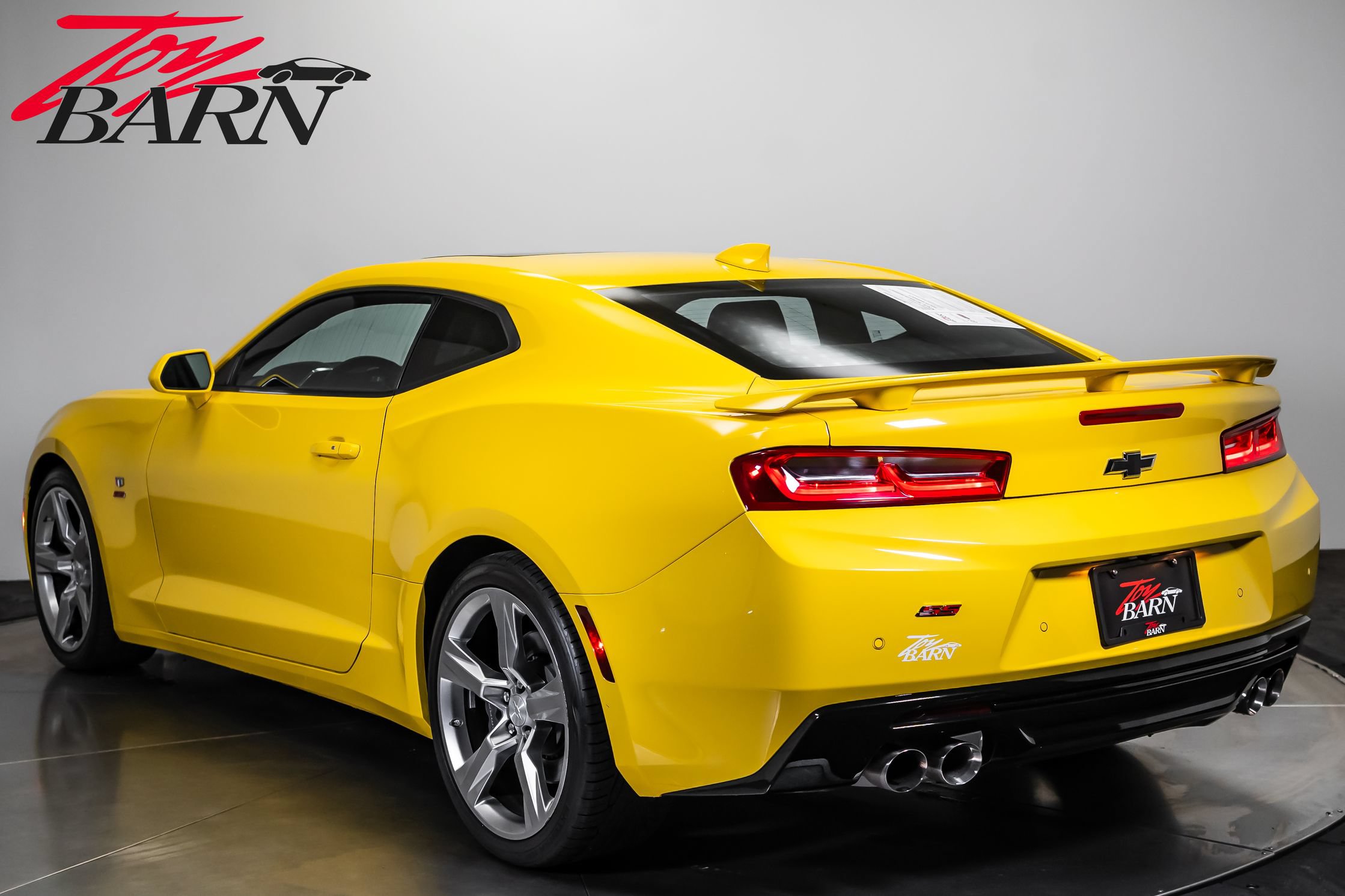 Used 2016 Chevrolet Camaro SS RWD image 3