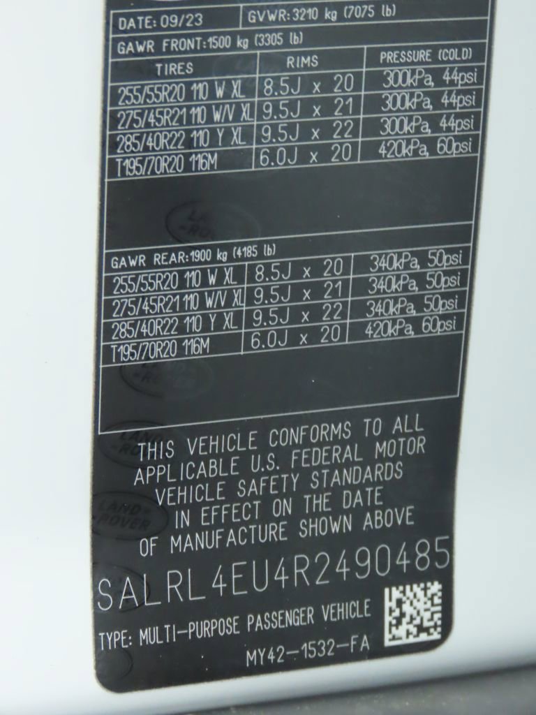 Used 2024 Land Rover Discovery Dynamic SE image 33