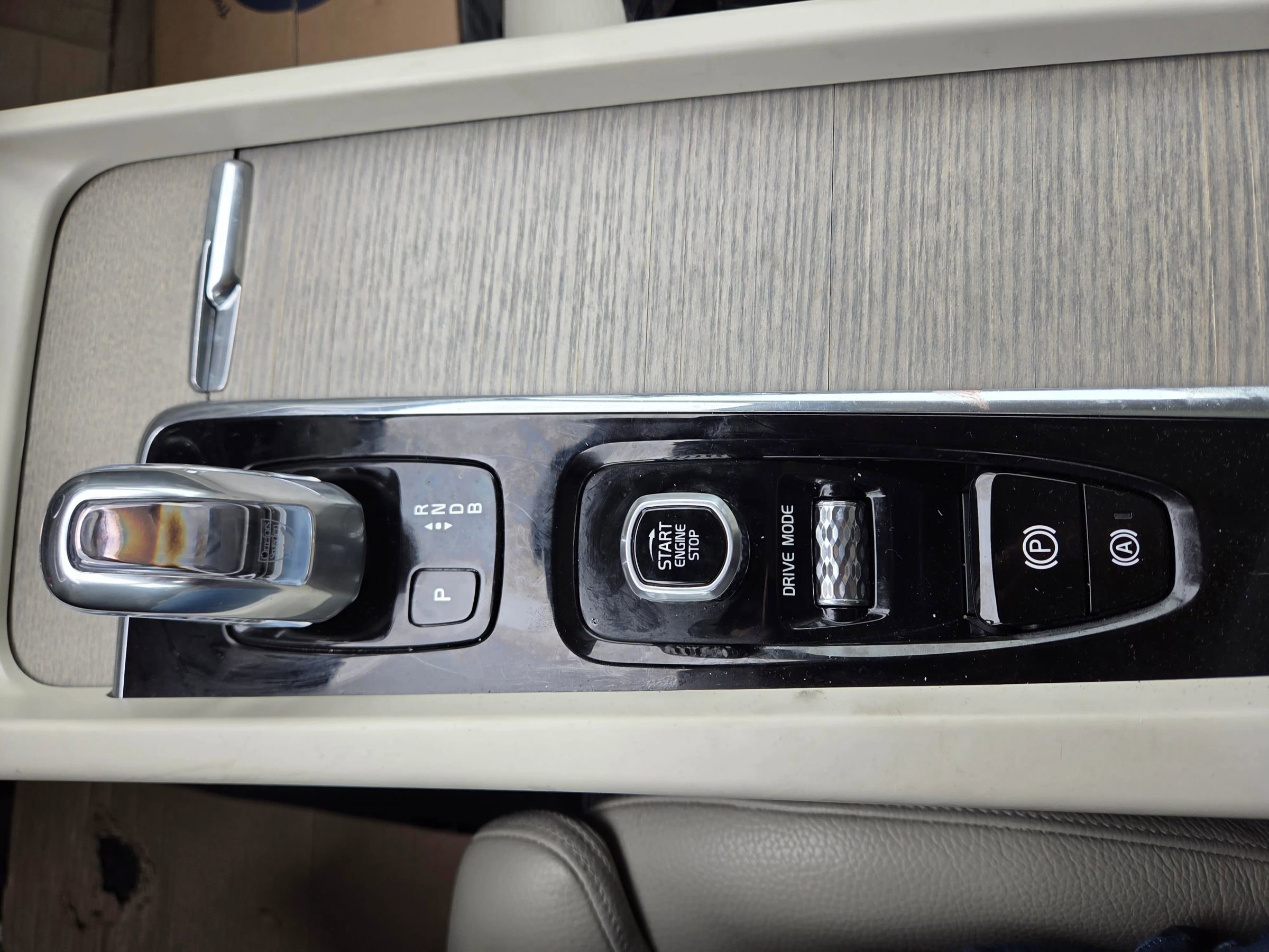 Used 2018 Volvo XC60 T8 Inscription w/ Advanced Package image 10