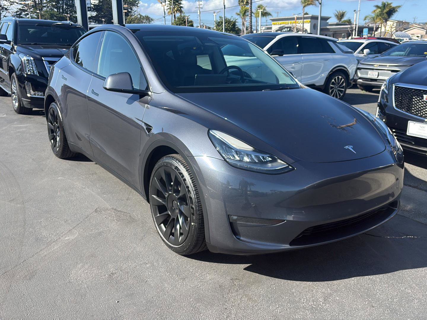 Used 2022 Tesla Model Y Long Range AWD/4WD image 1