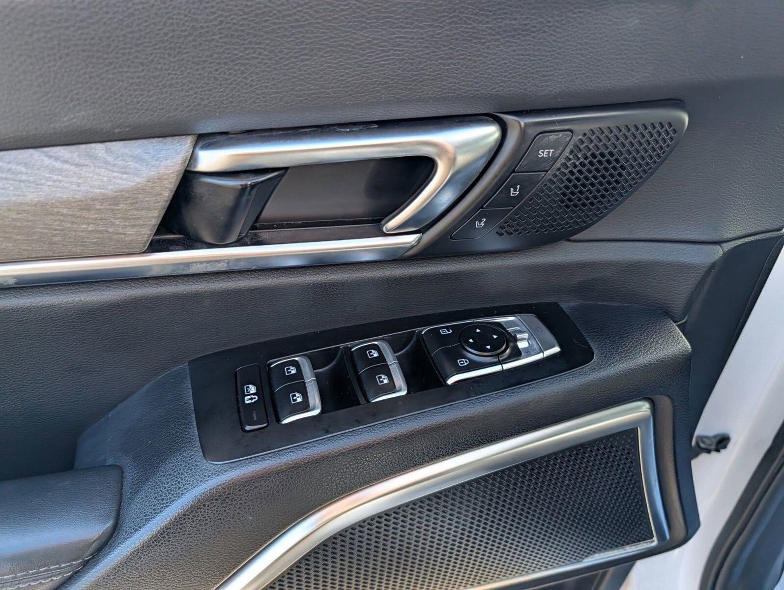 Used 2022 Kia Telluride SX w/ SX Prestige Package image 31