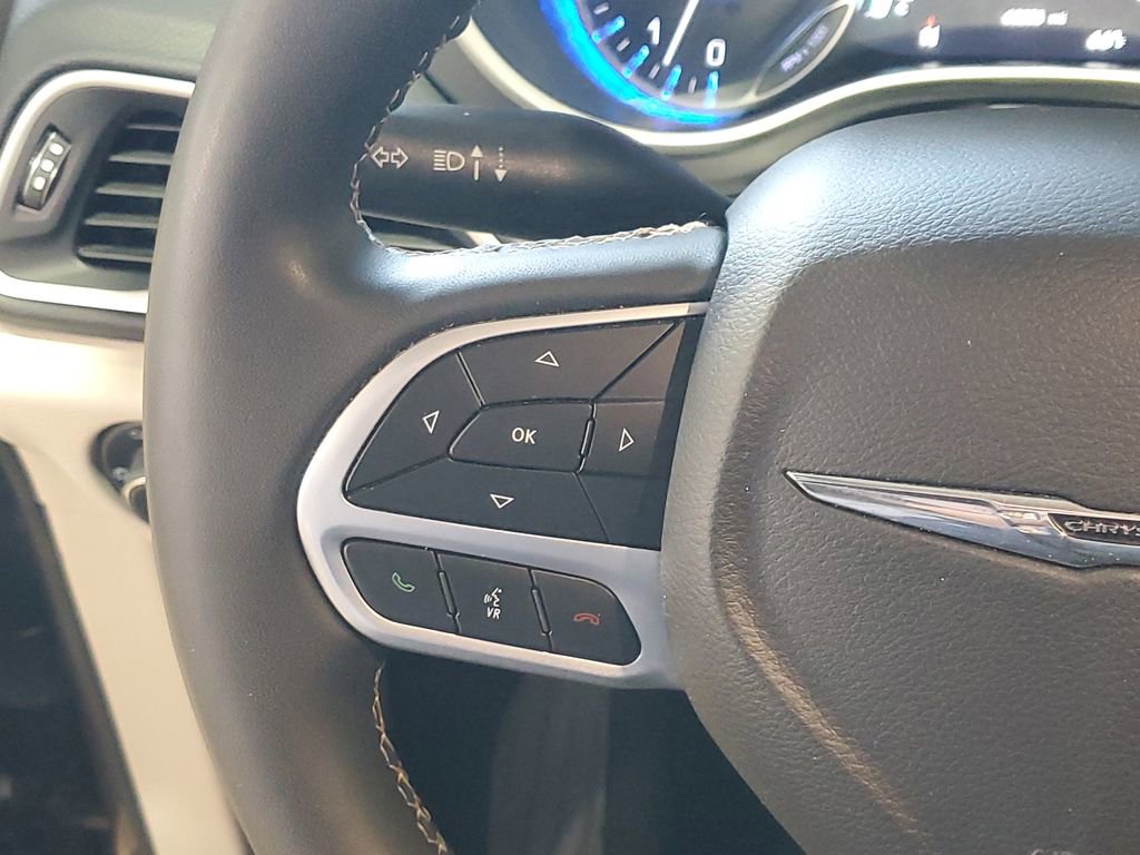 Used 2023 Chrysler Pacifica Touring-L FWD image 24