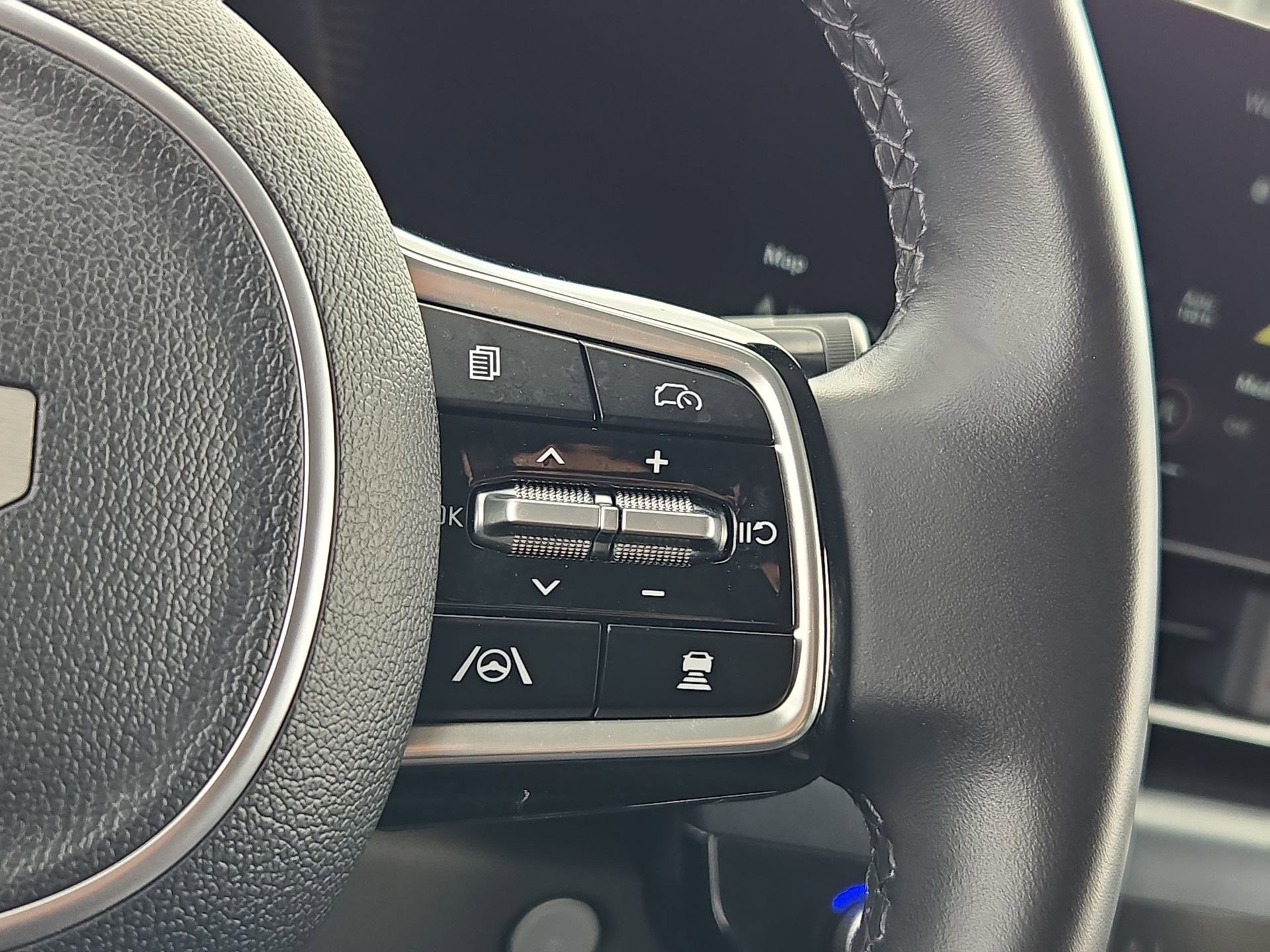 Used 2025 Kia Carnival image 19