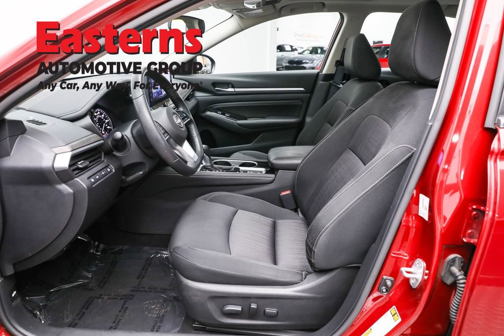 Used 2023 Nissan Altima 2.5 SV w/ SV Premium Package image 14