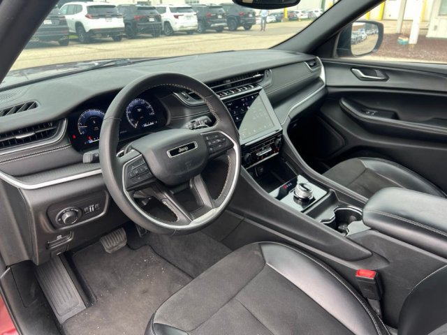 Used 2024 Jeep Grand Cherokee Altitude AWD/4WD image 17