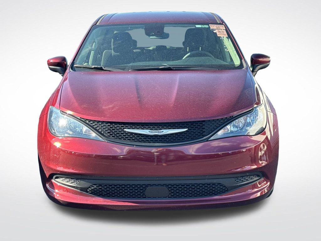 Used 2023 Chrysler Voyager LX FWD image 3