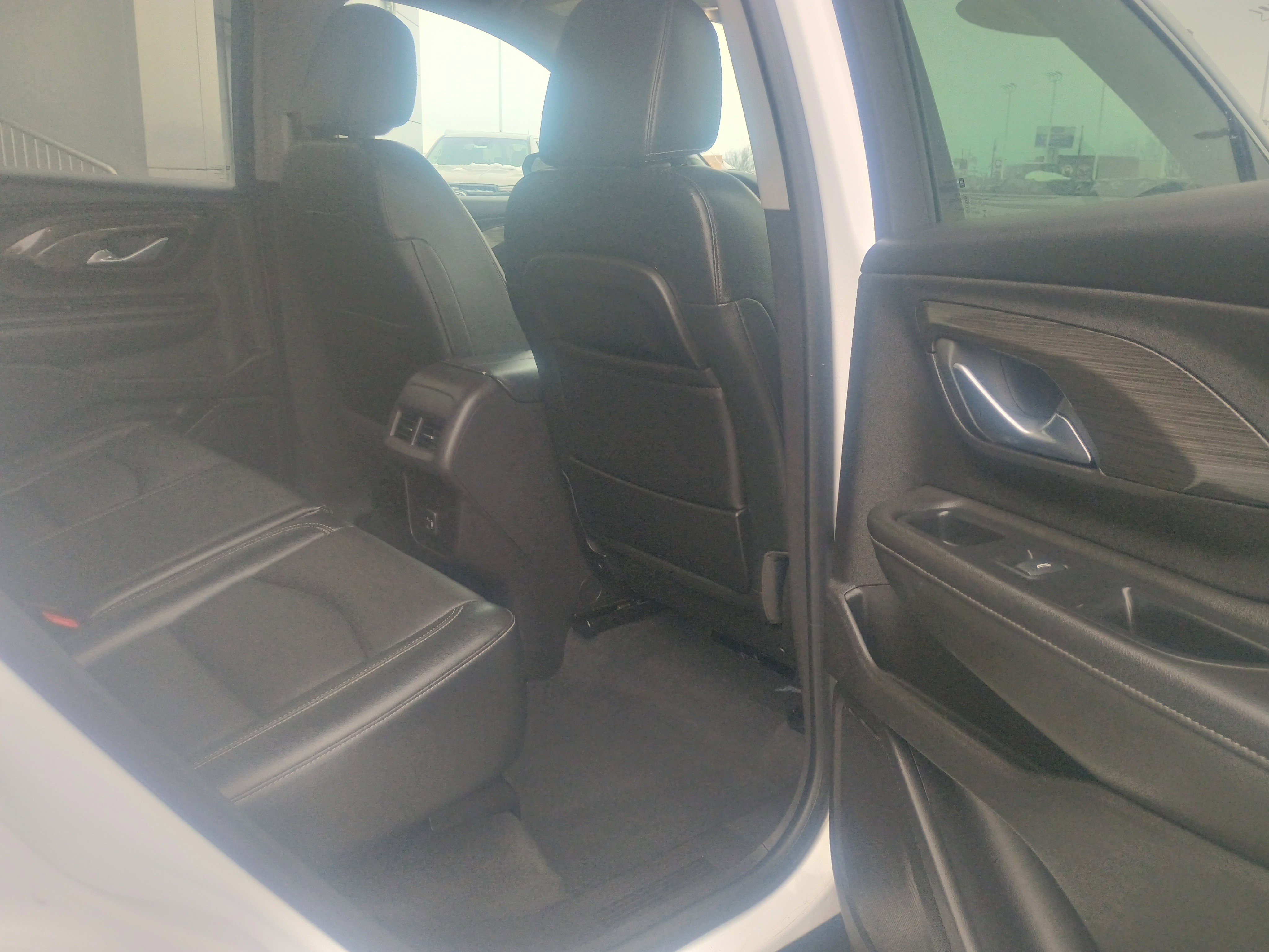 Used 2024 GMC Terrain SLT image 16