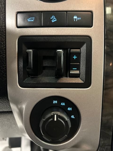Used 2017 Ford Expedition Limited w/ Equipment Group 301A AWD/4WD image 14