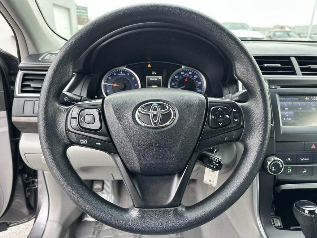 Used 2016 Toyota Camry XLE image 17