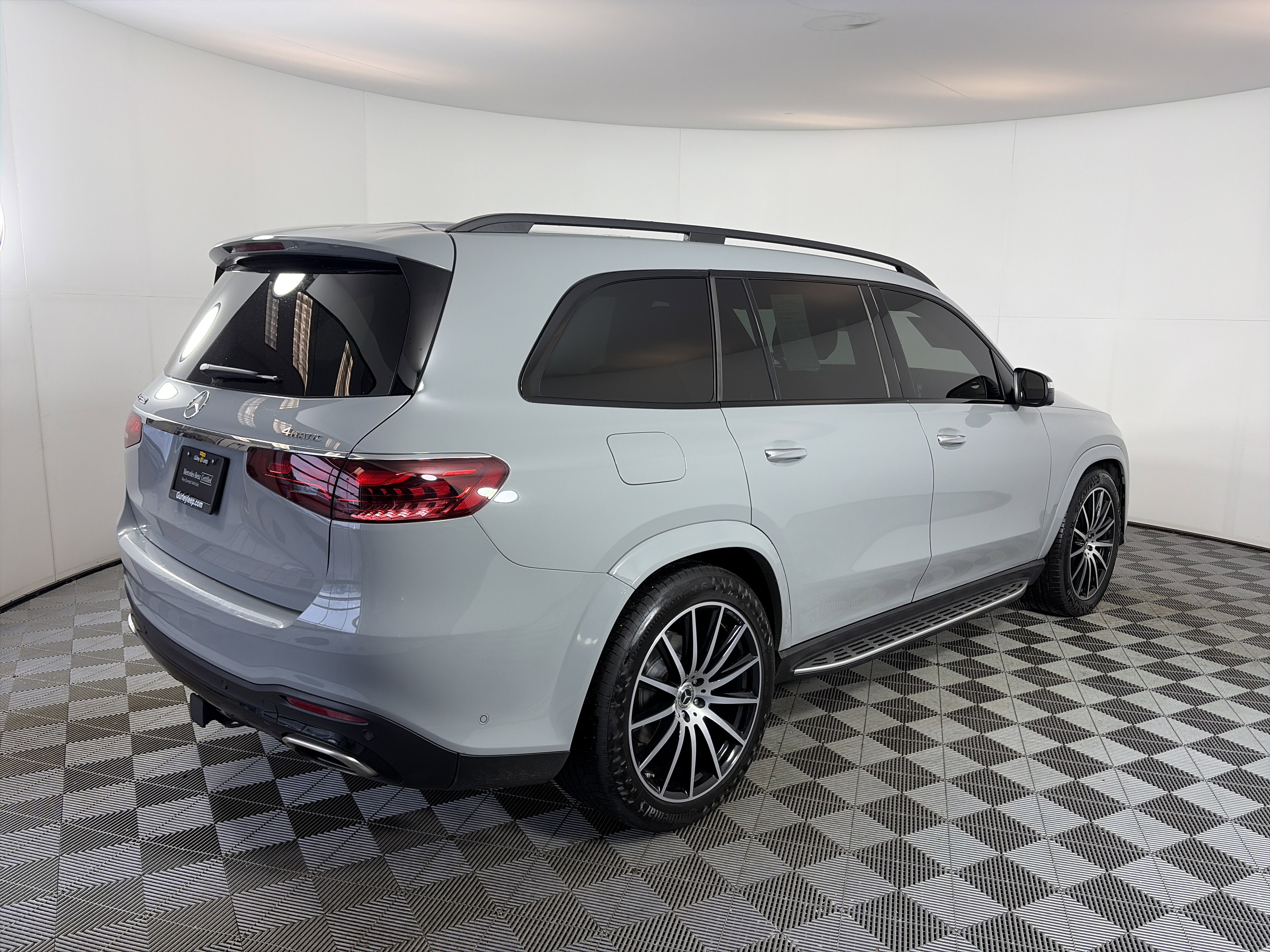 Used 2024 Mercedes-Benz GLS 580 4MATIC image 11