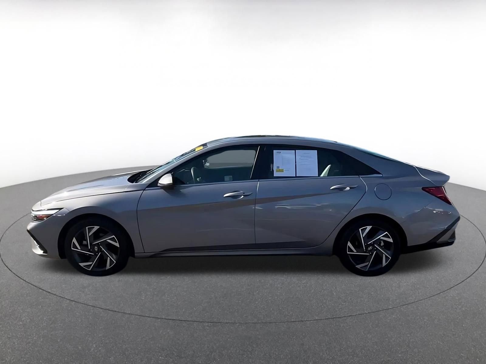 Used 2025 Hyundai Elantra SEL image 10