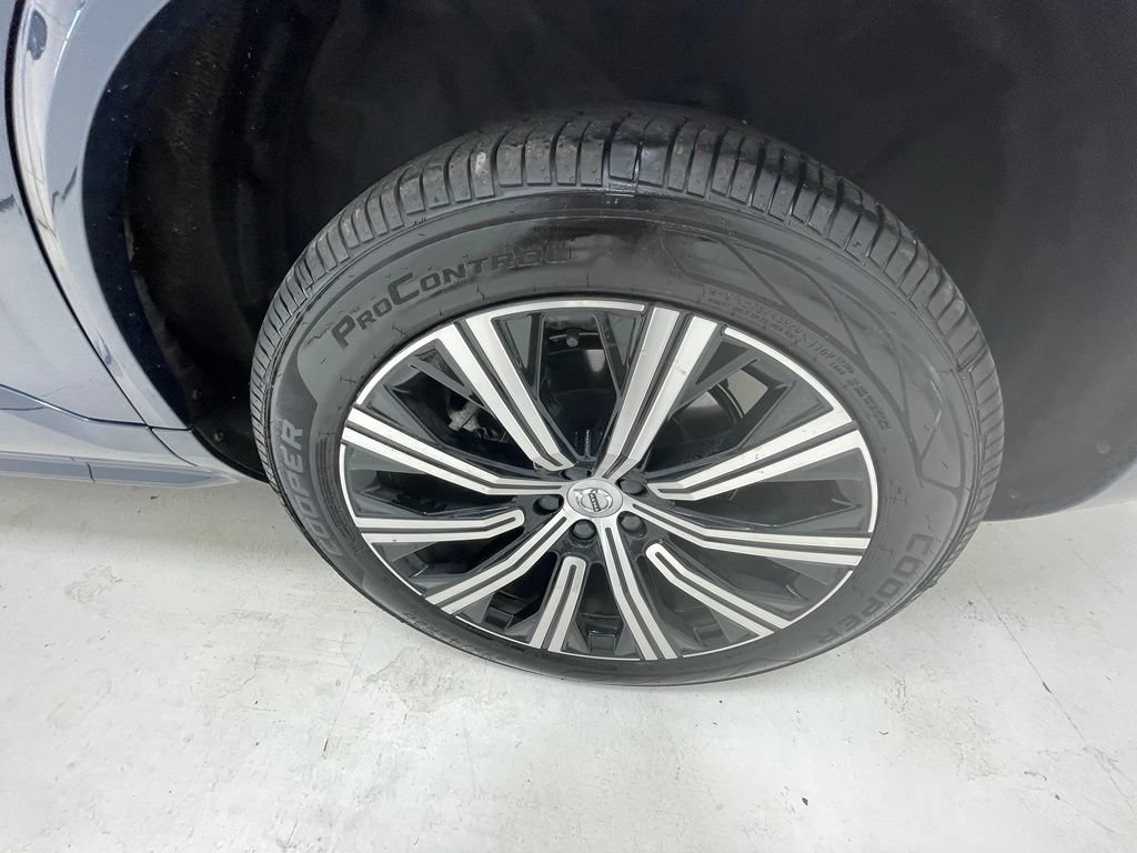 Used 2023 Volvo XC90 B5 Core w/ Protection Package Premier AWD/4WD image 9