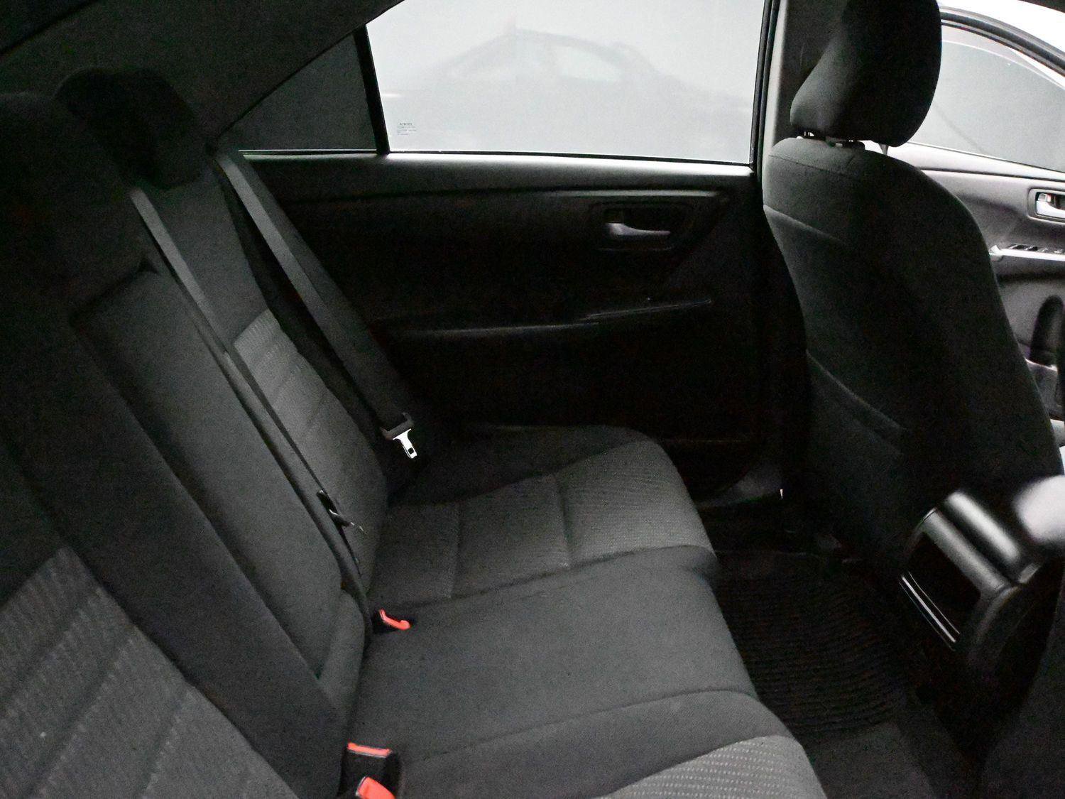 Used 2015 Toyota Camry LE FWD image 17