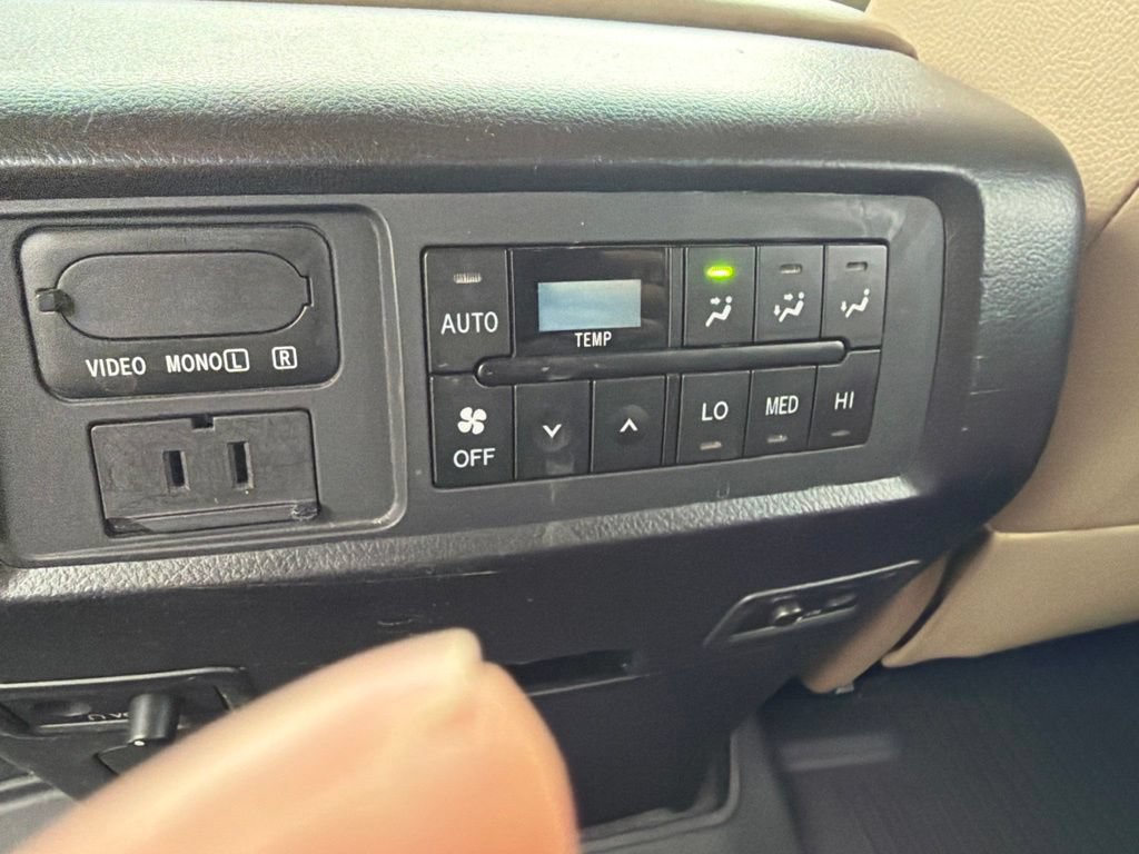Used 2017 Toyota Sequoia Platinum AWD/4WD image 23
