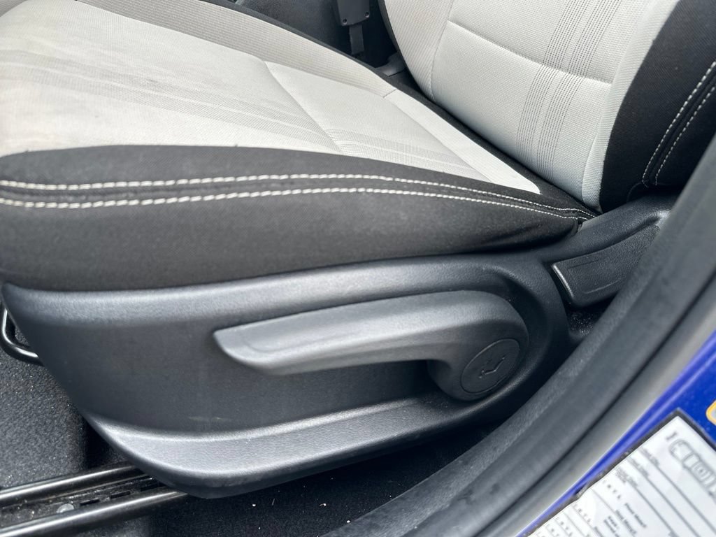 Used 2025 Hyundai Venue SEL FWD image 16