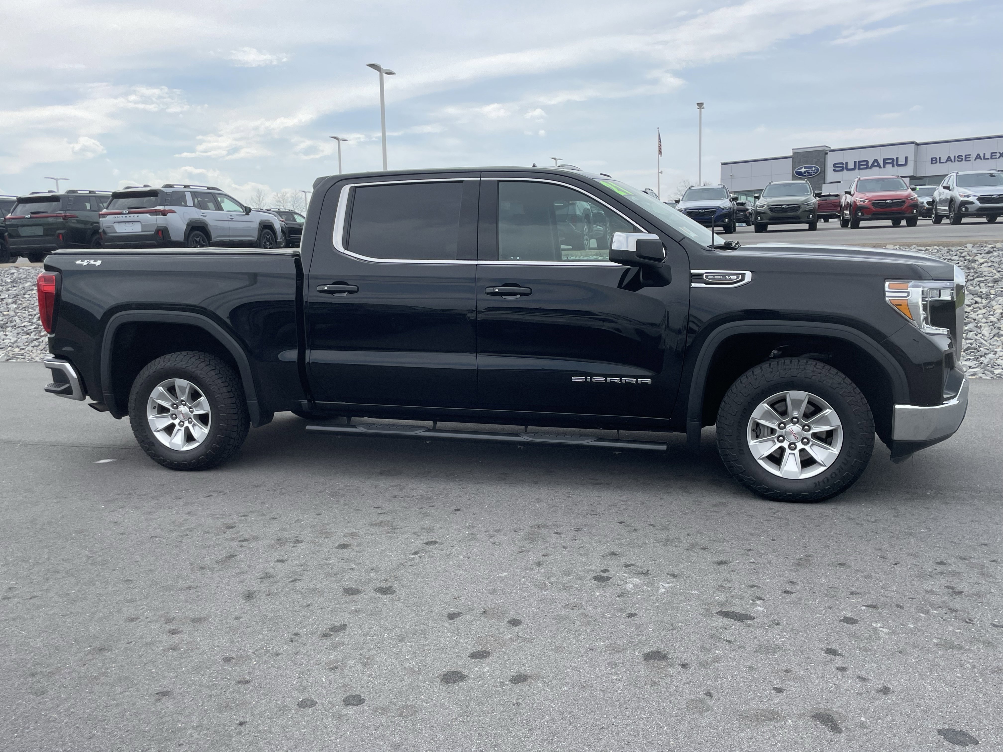 Used 2021 GMC Sierra 1500 SLE image 2