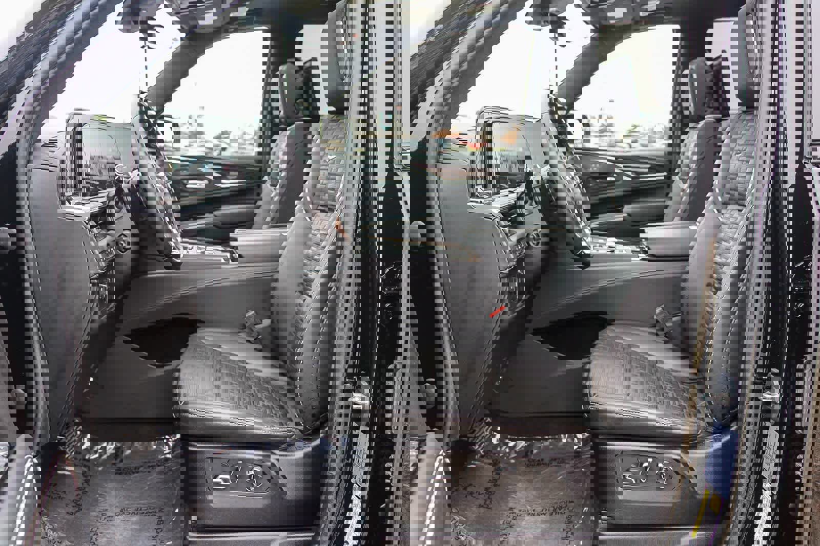 Used 2023 Cadillac Escalade ESV Sport Platinum w/ LPO, ONYX Package image 17