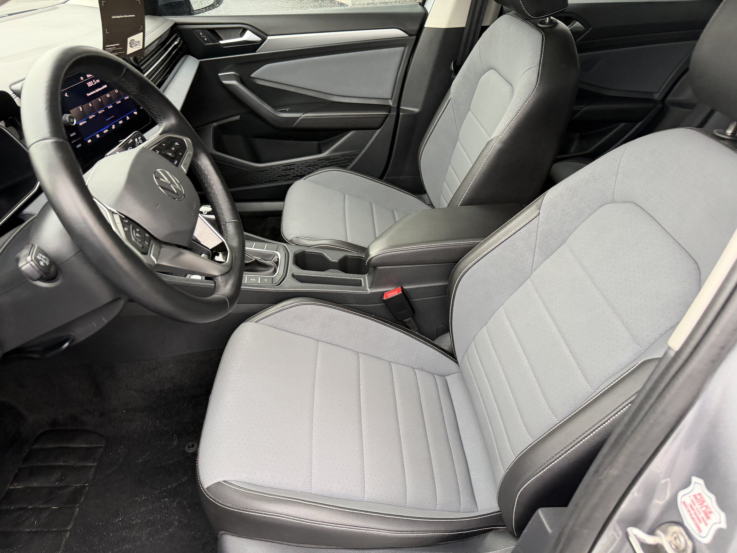 Used 2025 Volkswagen Jetta SE FWD image 10