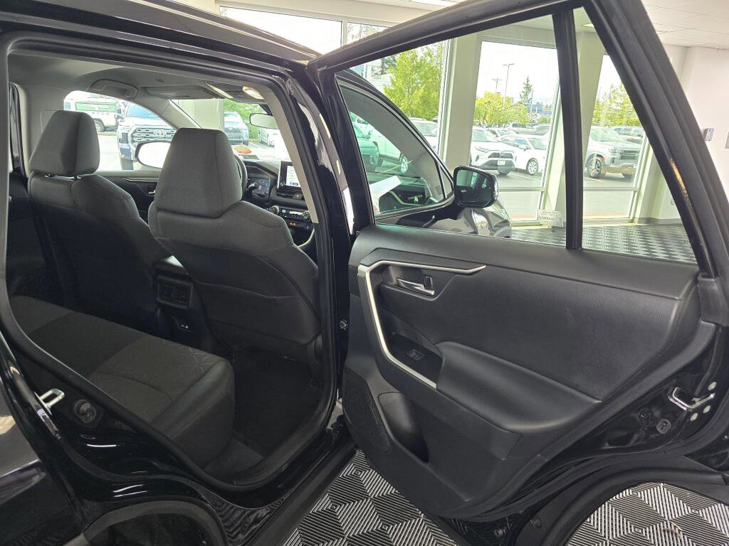 Certified 2024 Toyota RAV4 XLE AWD/4WD image 38