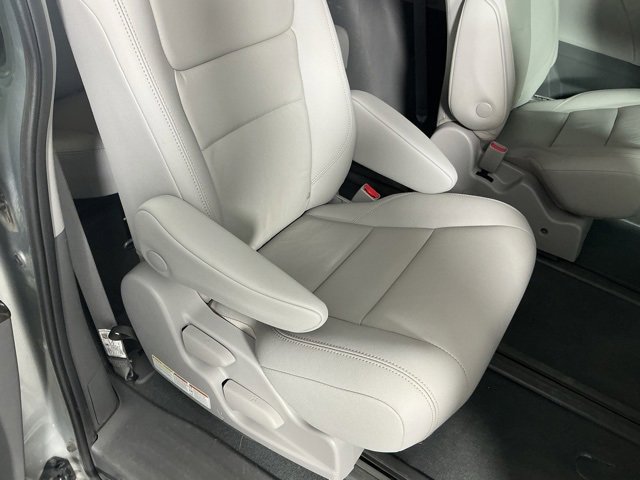 Used 2020 Toyota Sienna XLE Premium image 12
