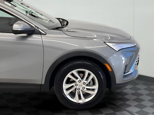 Certified 2025 Buick Envista Preferred FWD image 27
