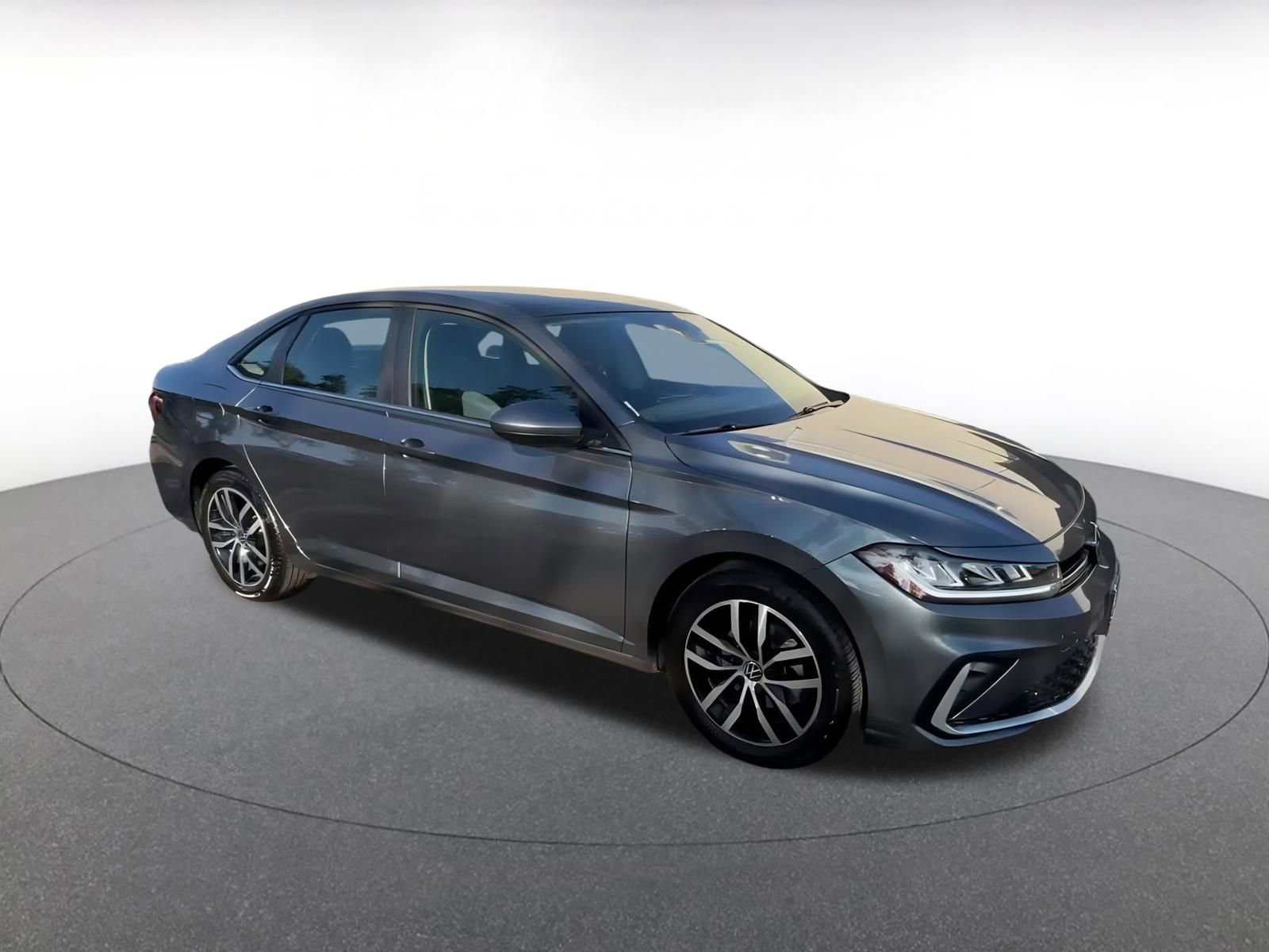 Used 2025 Volkswagen Jetta SE image 3