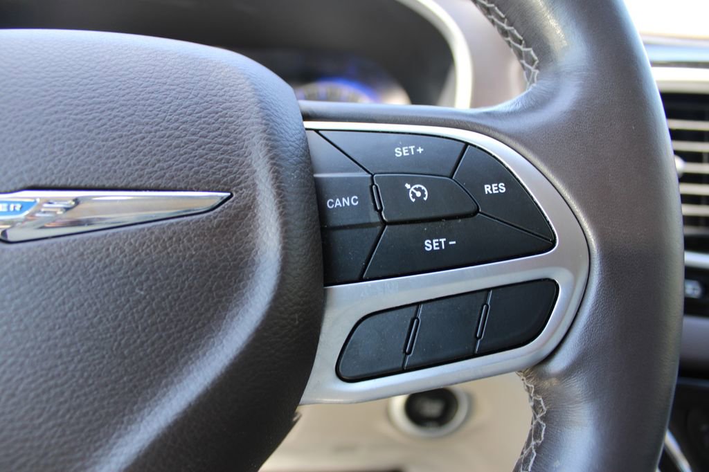 Used 2020 Chrysler Pacifica Touring-L Plus FWD image 24
