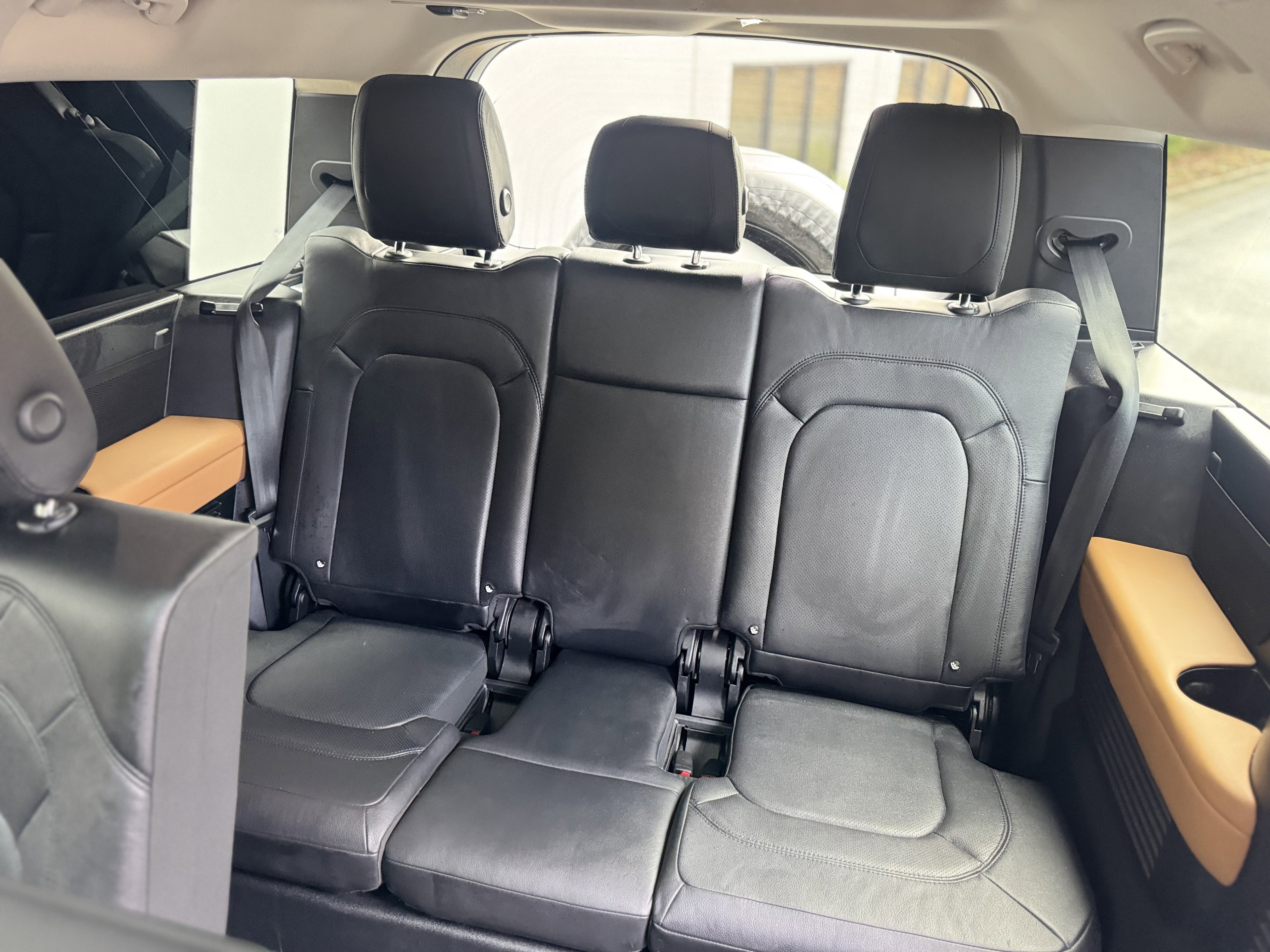 Used 2023 Land Rover Defender 130 S image 16