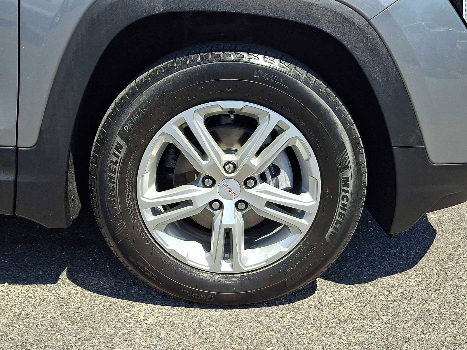 Used 2023 GMC Terrain SLE w/ Driver Convenience Package FWD image 9