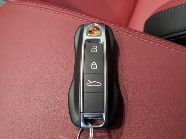 Used 2025 Porsche 911 Carrera 4 GTS image 32