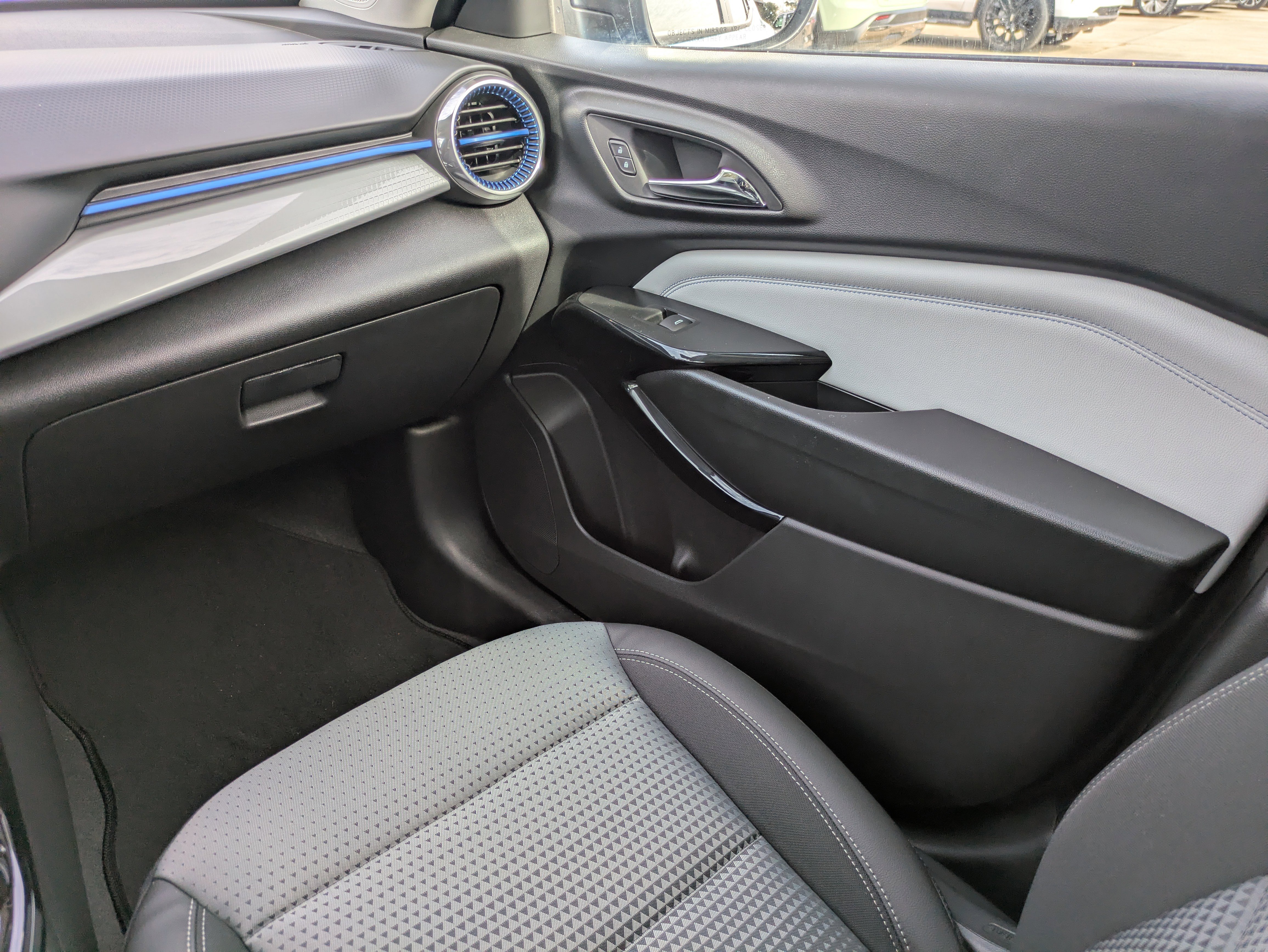 New 2025 Chevrolet Trax LT w/ Driver Confidence Package image 10