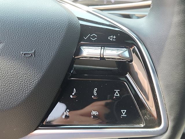 Certified 2023 Cadillac Lyriq AWD image 22