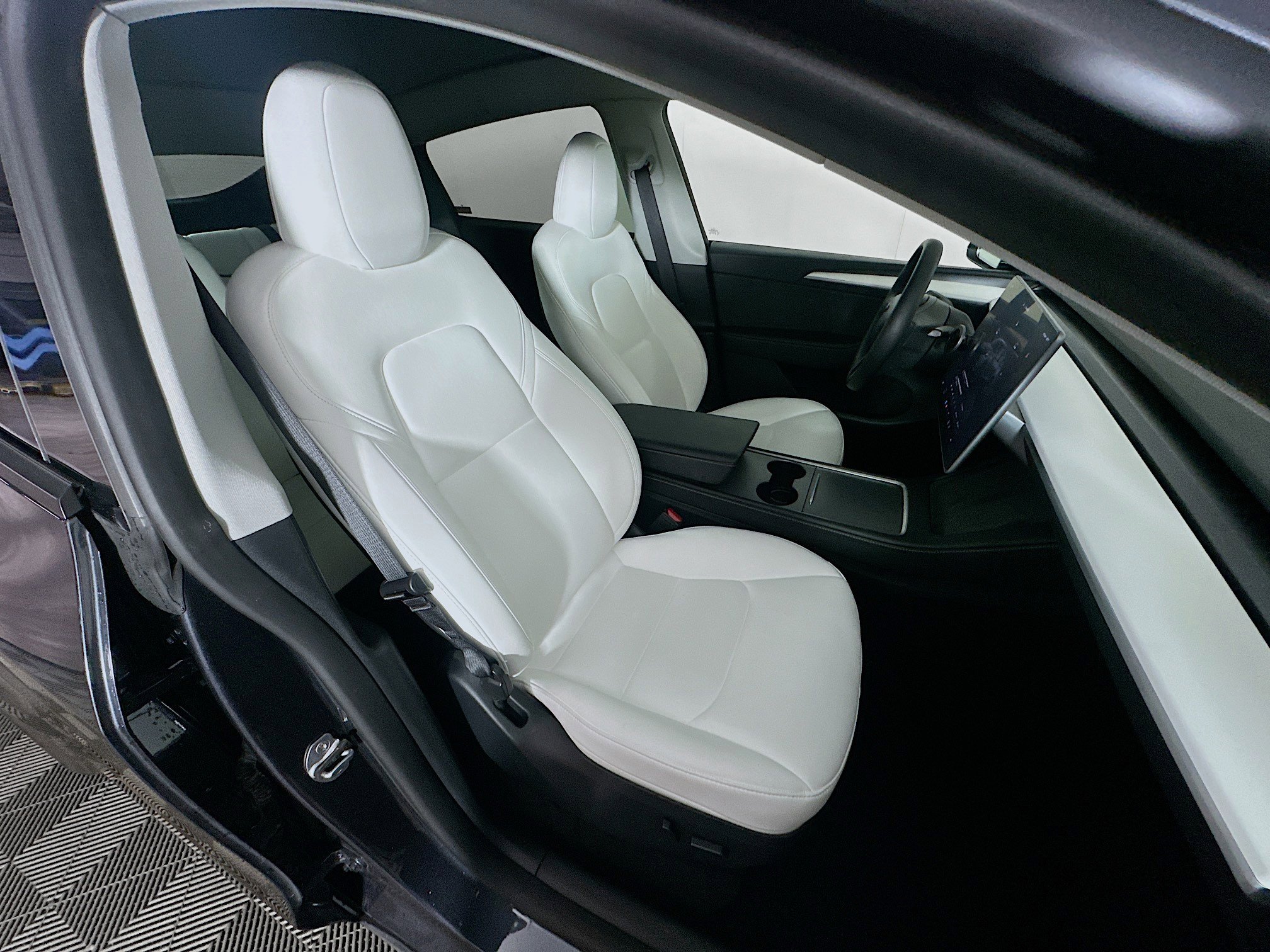 Used 2024 Tesla Model Y Long Range image 29