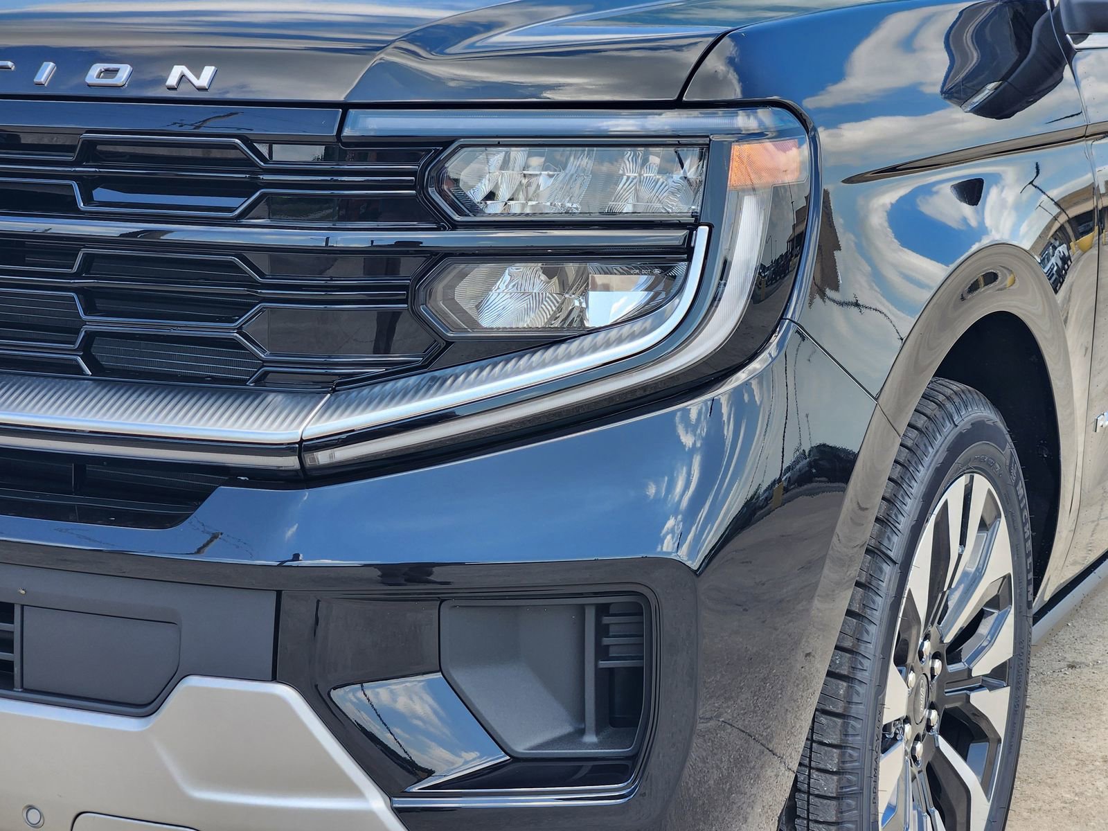 New 2026 Ford Expedition Max Platinum image 10