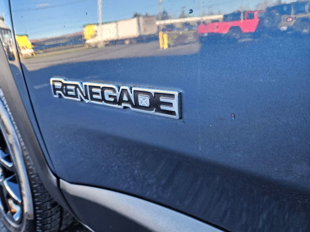 Used 2021 Jeep Renegade Latitude w/ Sun & Sound Group image 11