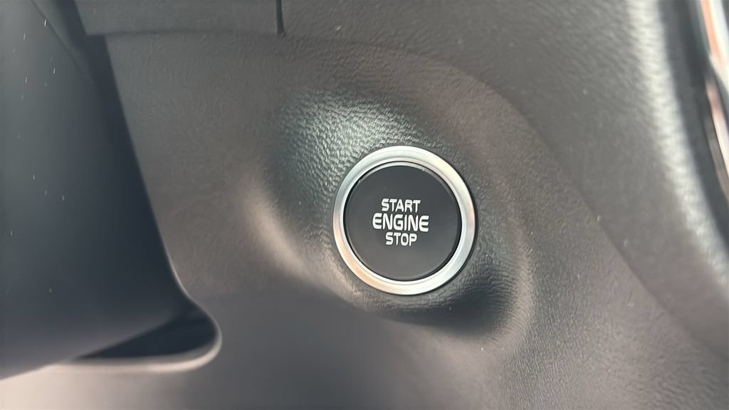 Certified 2024 Volvo XC40 B5 Plus w/ Climate Package AWD/4WD image 16
