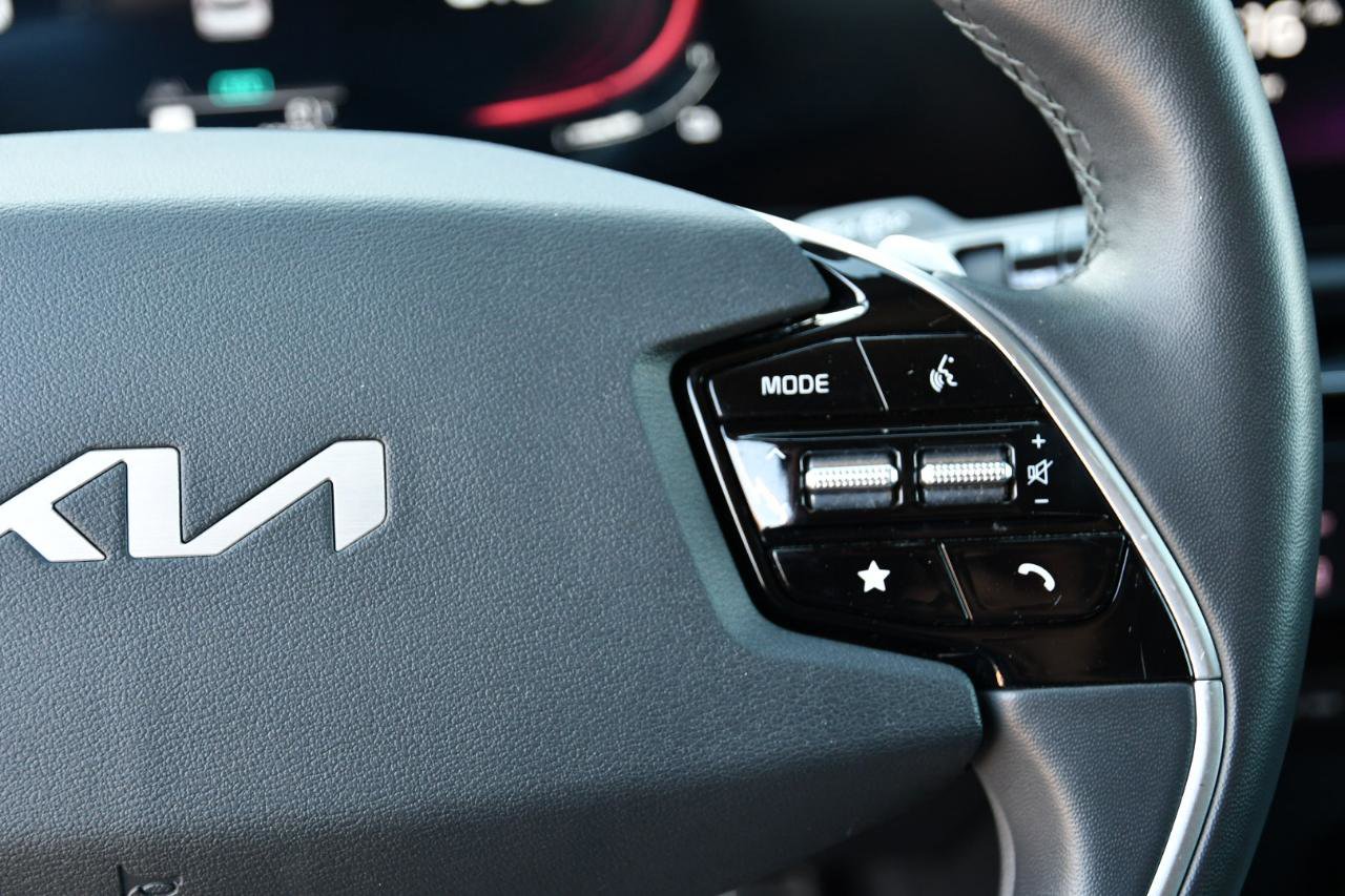 Used 2023 Kia Niro EX Touring image 11