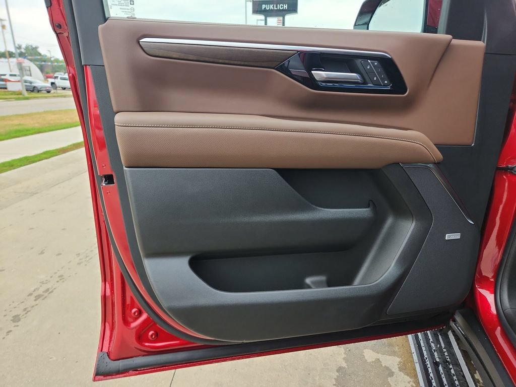 New 2026 Chevrolet Suburban High Country AWD/4WD image 12
