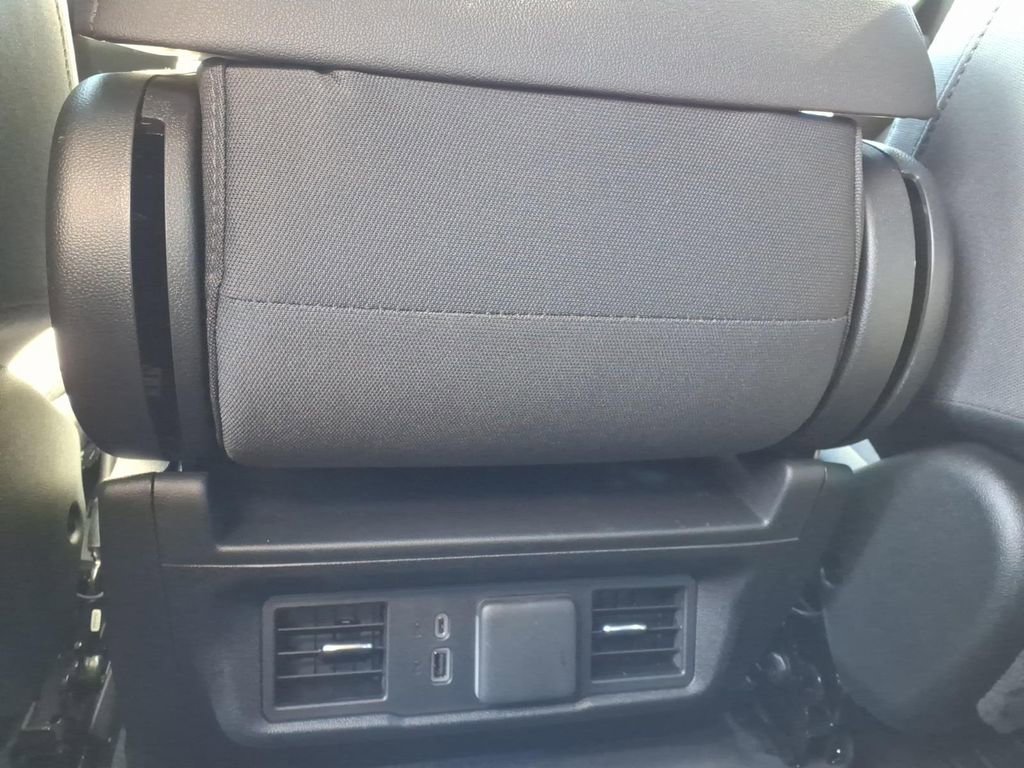 New 2026 GMC Sierra 1500 SLE image 8