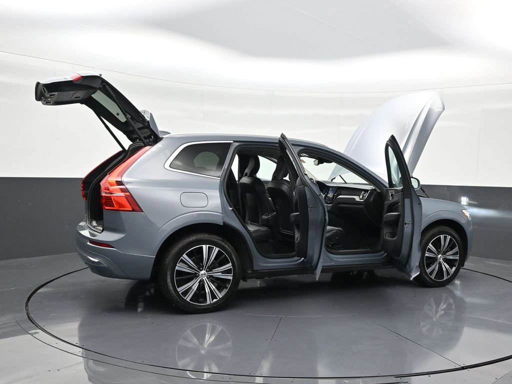 Used 2022 Volvo XC60 B5 Inscription image 32