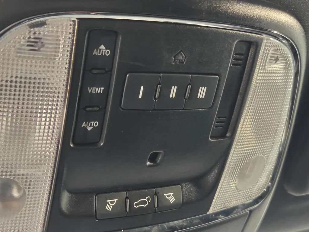 Used 2019 Jeep Grand Cherokee Altitude AWD/4WD image 9