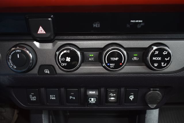 Used 2018 Toyota Tacoma TRD Off-Road w/ Technology Package AWD/4WD image 27