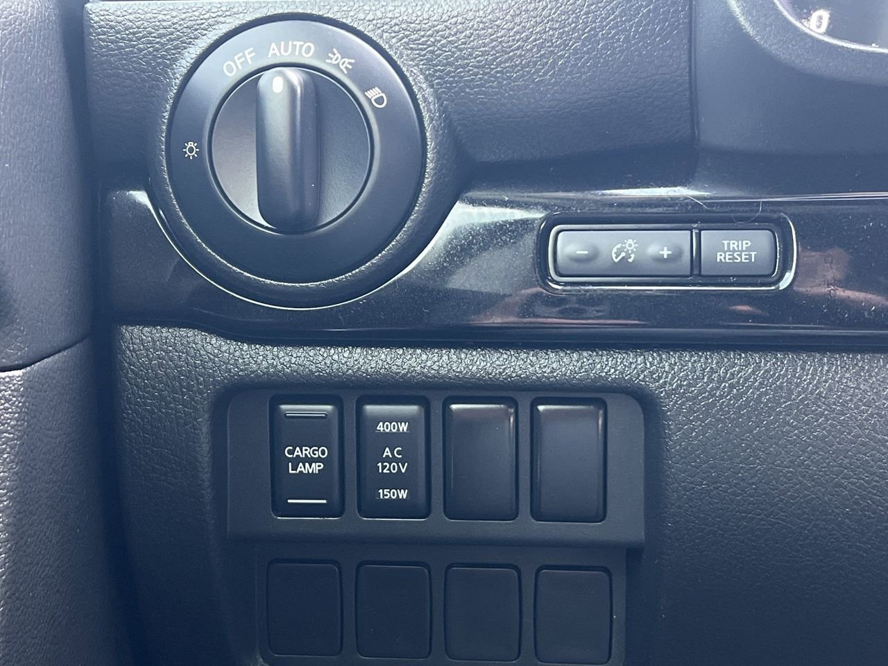 Used 2021 Nissan Titan SV w/ SV Convenience Package image 17